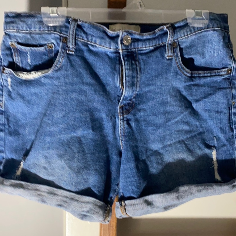 Size 32 waist gap brand denim shorts ,med blue denim with light distressing
